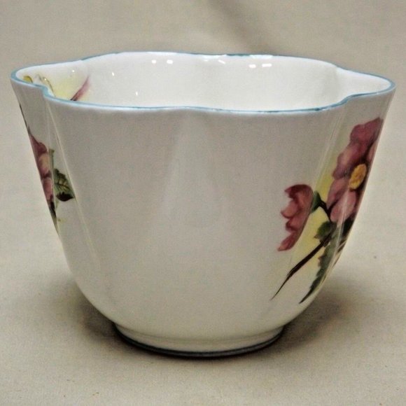 Shelley Fine Bone China England Dainty Begonia Footed Tea Cup and Saucer - Picture 10 of 12